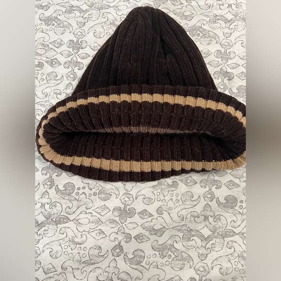 3 pieces Winter beanie set! 🧢❄️❄️ EACH INDIVIDUALLY IS $4!! - Picture 2 of 12